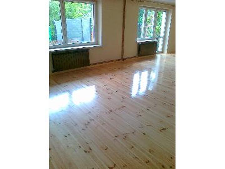 Usuwanie lakierobejcy z drewna