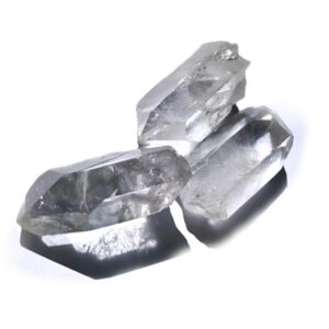 Jak rozpoznać stare szkło i kryształ: praktyczny poradnik dla miłośników antyków