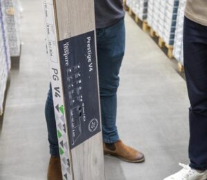 Symetria czy asymetria? Sprawdź, jak najlepiej układać panele w Twoim wnętrzu!