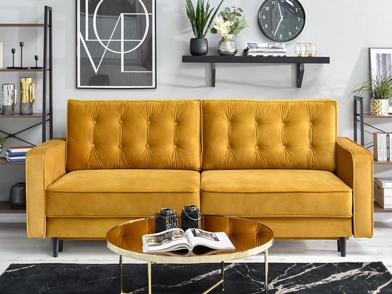 Musztardowa sofa - idealny wybór na jesienne aranżacje wnętrz! Sprawdź inspiracje.