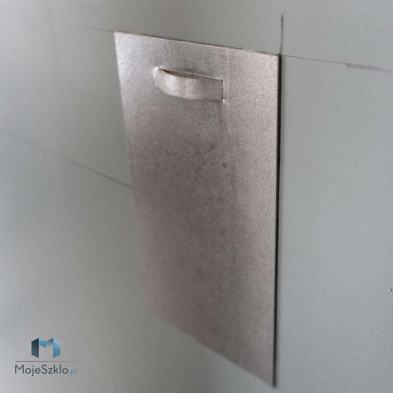 Przygotowanie podłoża do montażu lustra