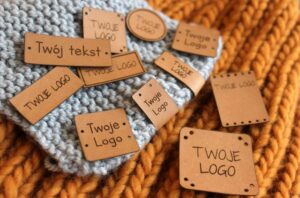 Jak metki z logo mogą stać się kluczowym detalem w budowaniu wizerunku twojej marki